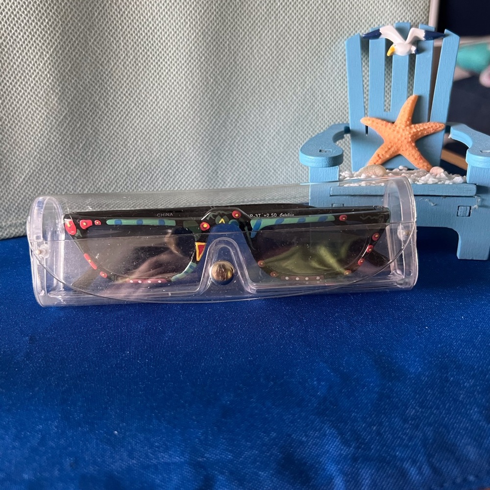 Calabrian Reader Sunglasses with Plastic Case - Picture 5 of 7